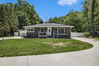 867 Bob Ave, Muskegon, MI 49445