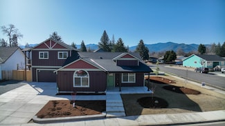 311 Emily Ln, Phoenix, OR 97535