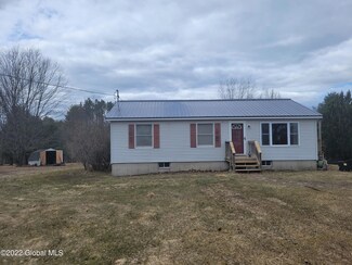 351 Ridge Rd, Broadalbin, NY 12025