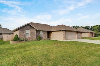 5618 W Sugar Pine Dr, Springfield, MO 65802