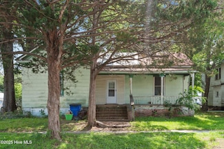 805 N McLewean St, Kinston, NC 28501