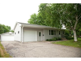 130 E Nelson St, Litchfield, MN 55355