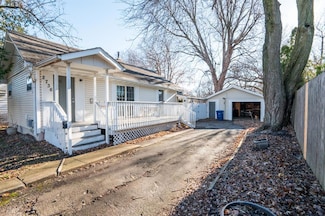 2736 Arnold Rd, Des Moines, IA 50310