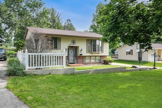 801 W 13th St, Cedar Falls, IA 50613