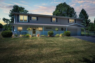 617 S Cloverhill Rd, Jackson, MI 49201