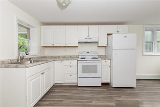 80 W Dorsey Ln, Hyde Park, NY 12538