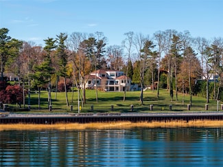 900 W Shore Rd, Oyster Bay, NY 11771