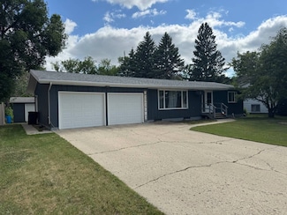 415 10th St W, Bottineau, ND 58318