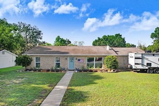 901 Strawberry Ln, Brandon, FL 33511
