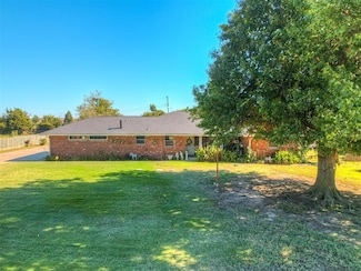 525 Brookside Terrace, Moore, OK 73160