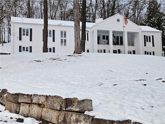 885 Sheridan Rd, Coshocton, OH 43812