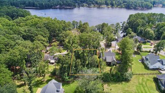 42 Lakeview Dr, Whispering Pines, NC 28387
