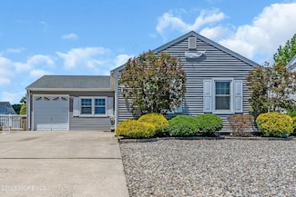 82 Spinnaker Ct, Bayville, NJ 08721