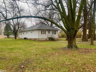 1010 Main St E, Grand Junction, IA 50107