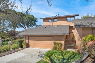 2 Hallmark Cir, Menlo Park, CA 94025