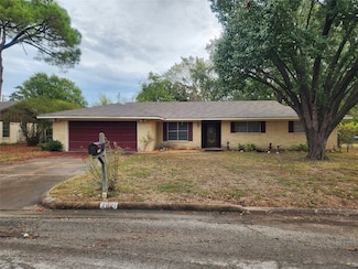 2821 Mccarley Dr, Commerce, TX 75428