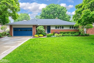 45 Crestwood Dr, Grosse Pointe Shores, MI 48236