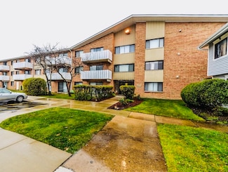 2000 Bayside Dr Unit 301, Palatine, IL 60074