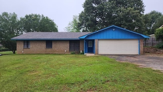 112 Stephanie Dr, Palestine, TX 75803