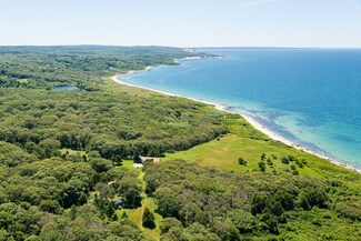 180 Tisbury Ln E, Vineyard Haven, MA 02568