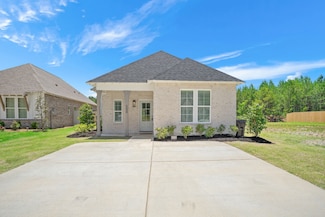 350 Shiloh Creek Dr, Calera, AL 35040