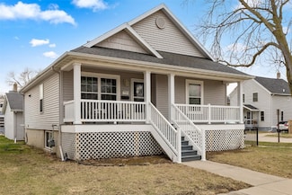 725 G Ave NW, Cedar Rapids, IA 52405