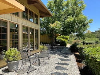 25228 La Loma Dr, Los Altos Hills, CA 94022