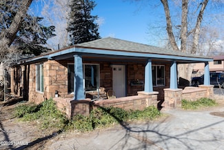1527 N Center St, Flagstaff, AZ 86004