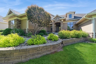 14101 Wilden Dr, Urbandale, IA 50323