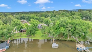 1802 Roseberry Dr, Scottsboro, AL 35769