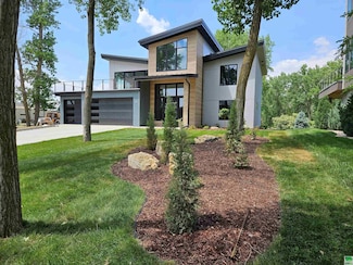 487 Bay Hill Cir, Dakota Dunes, SD 57049