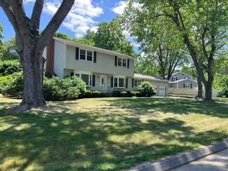 18 Vieckis Dr, Nashua, NH 03062