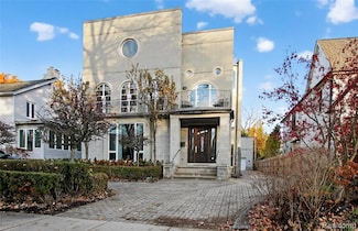 750 Hazelwood St, Birmingham, MI 48009