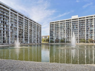 2015 S Finley Rd Unit 807, Lombard, IL 60148
