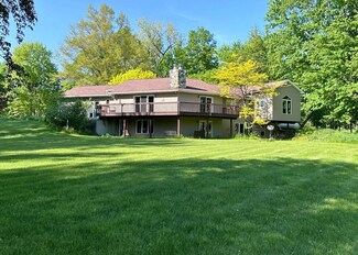 3888 Wisteria Ave, Fremont, MI 49412