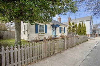 84 Third St, Newport, RI 02840