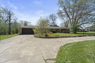 1533 W El Rancho Dr, Mequon, WI 53092