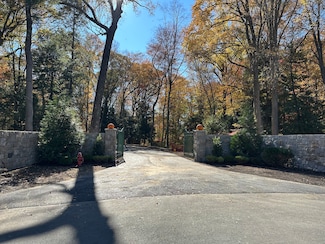 122 Brookwood Ln, New Canaan, CT 06840