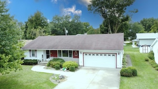 905 S 4th St, Watseka, IL 60970