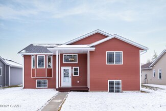 2020 Nelson Dr, Thief River Falls, MN 56701