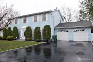 4 Hemlock Hill Rd, Jackson, NJ 08527