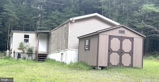 24 Woolever Ln, Lock Haven, PA 17745