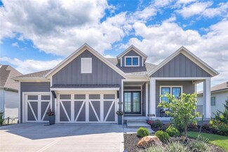 17313 Oakshire St, Overland Park, KS 66221