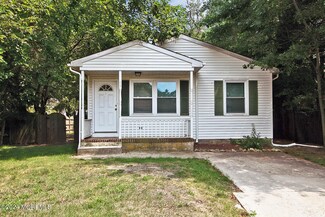 45 Pacific Ocean Dr, Brick, NJ 08723