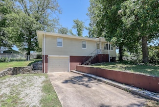 1419 Oakhill Dr, Cassville, MO 65625