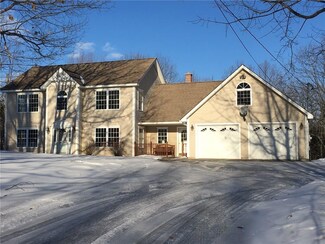 37 Ridge Rd, Lisbon Falls, ME 04252