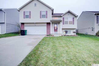 8925 Quest St, Omaha, NE 68122