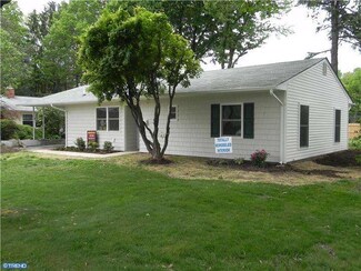187 Pinewood Dr, Levittown, PA 19054
