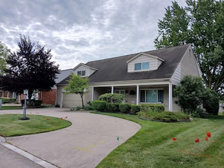 22460 Lavon St, Saint Clair Shores, MI 48081