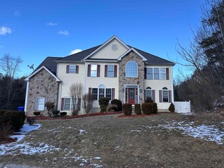 7 Gates Ln, Hudson, NH 03051